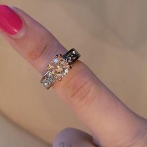 💚5/$20💚 Sparkly Ring